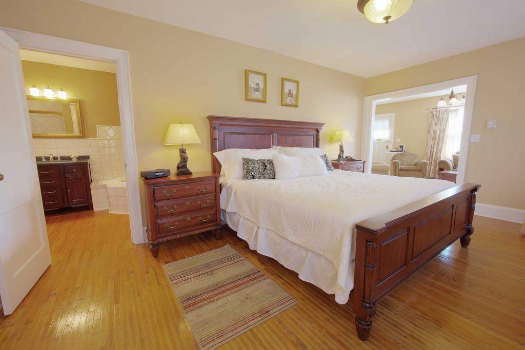 The Woodlawn Inn Cobourg Buitenkant foto