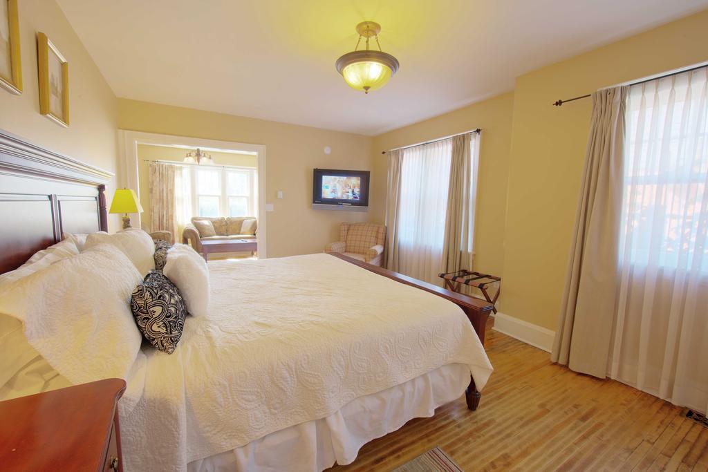 The Woodlawn Inn Cobourg Buitenkant foto