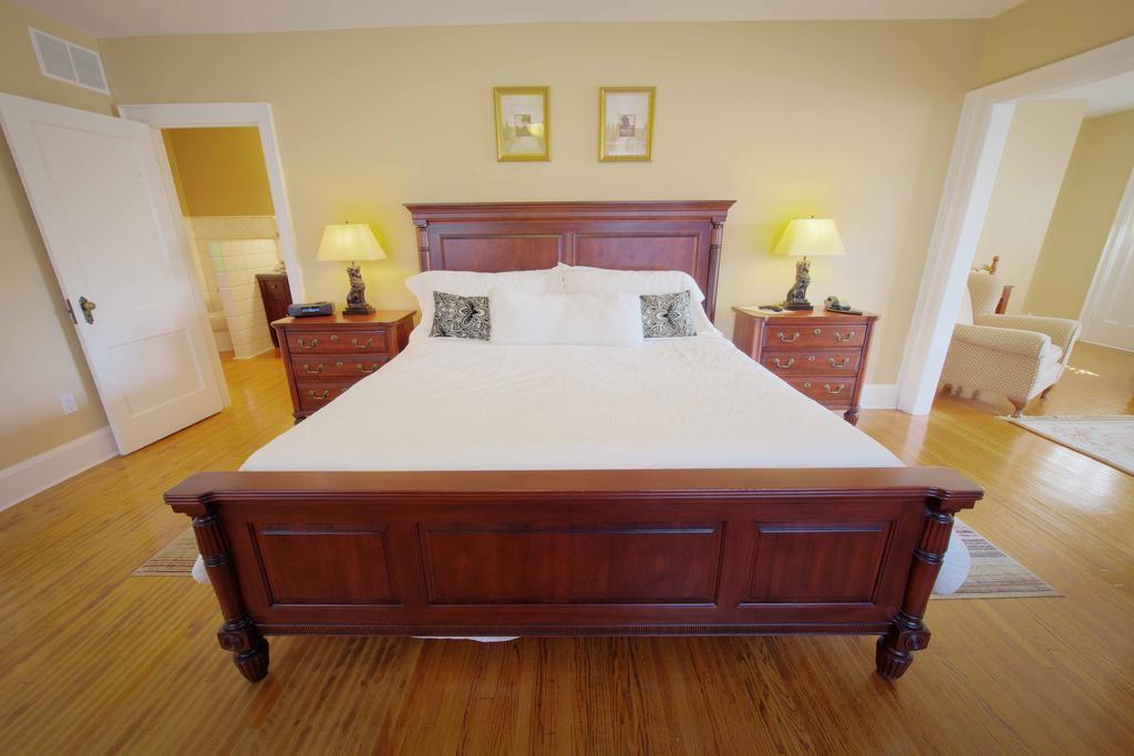 The Woodlawn Inn Cobourg Buitenkant foto