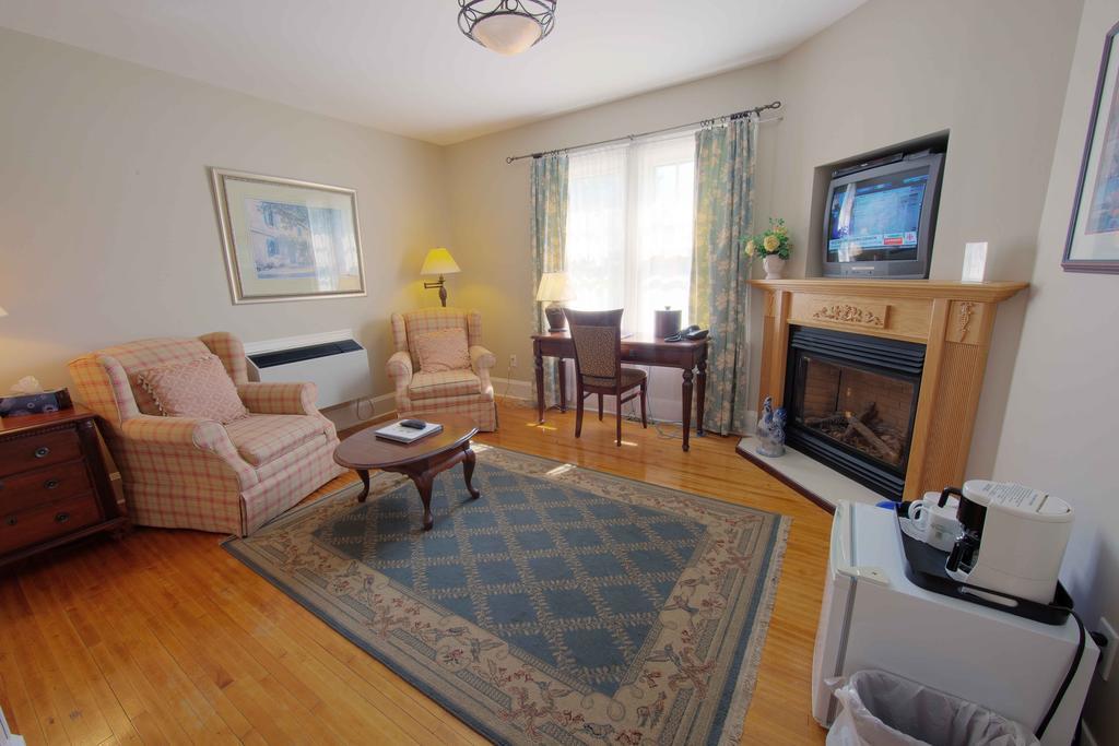 The Woodlawn Inn Cobourg Buitenkant foto