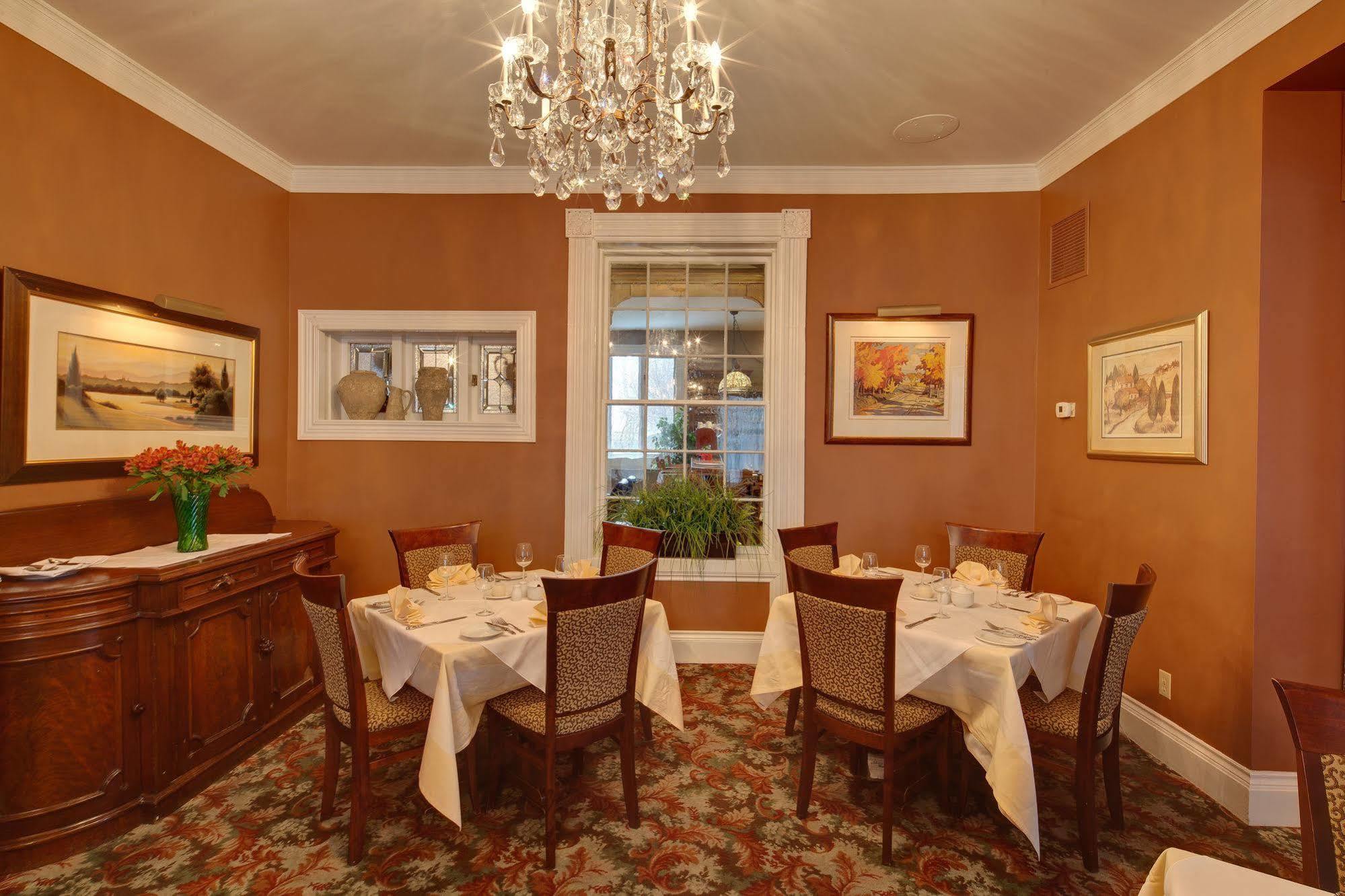 The Woodlawn Inn Cobourg Buitenkant foto