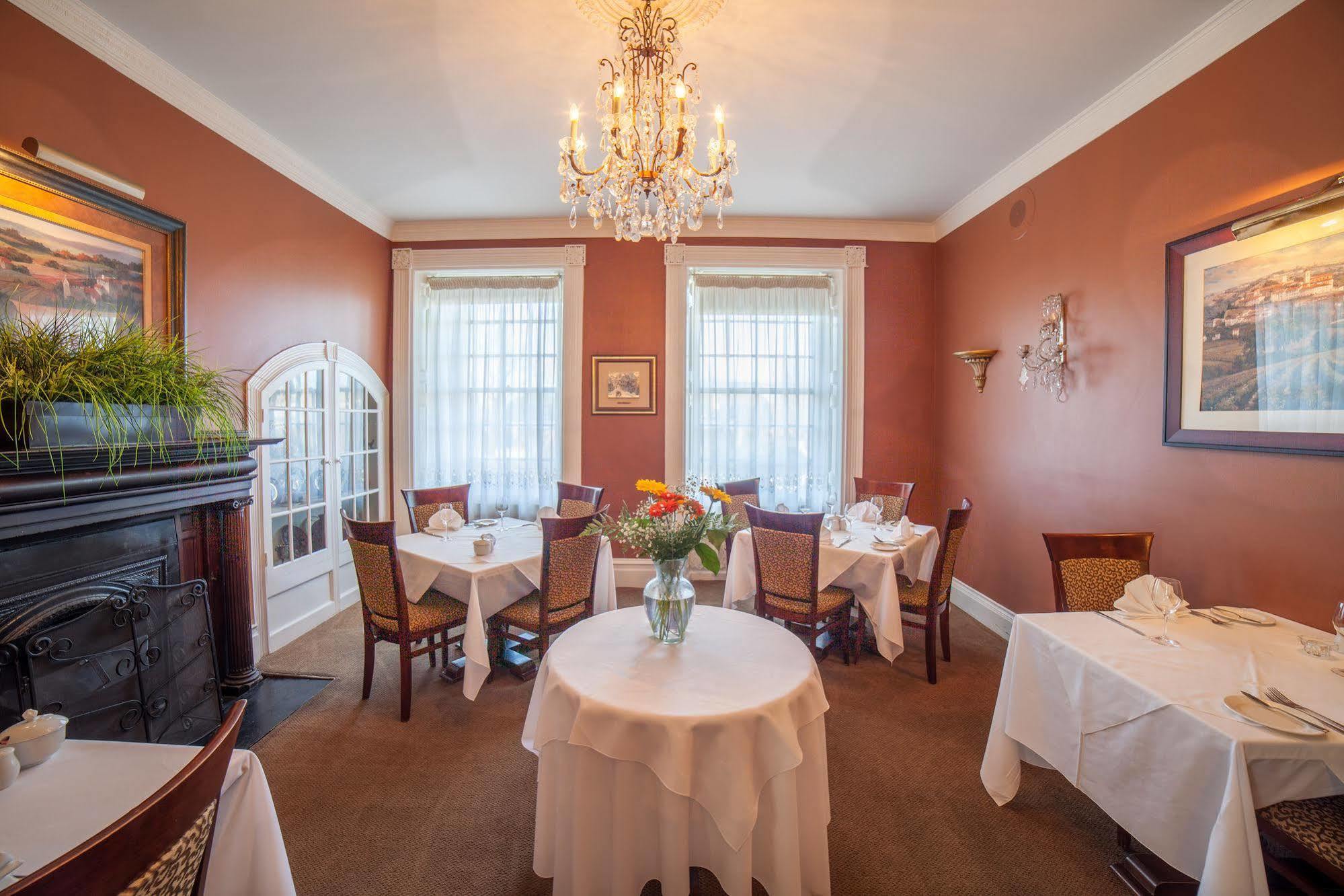 The Woodlawn Inn Cobourg Buitenkant foto