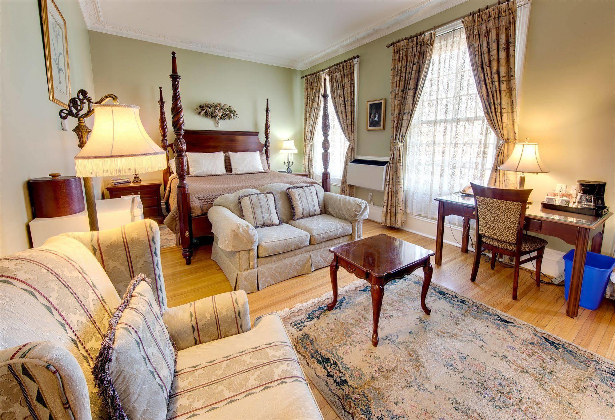 The Woodlawn Inn Cobourg Buitenkant foto