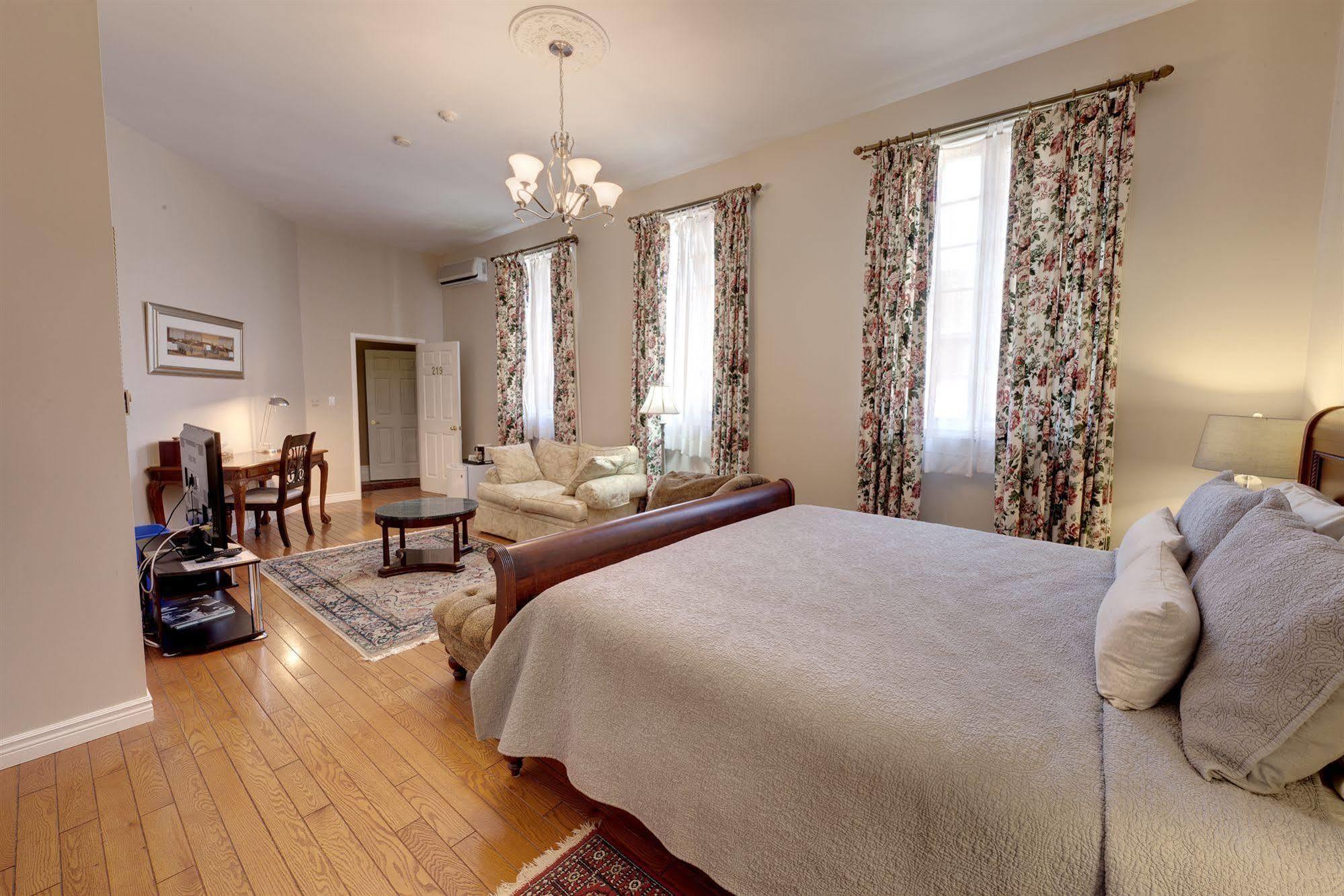 The Woodlawn Inn Cobourg Buitenkant foto