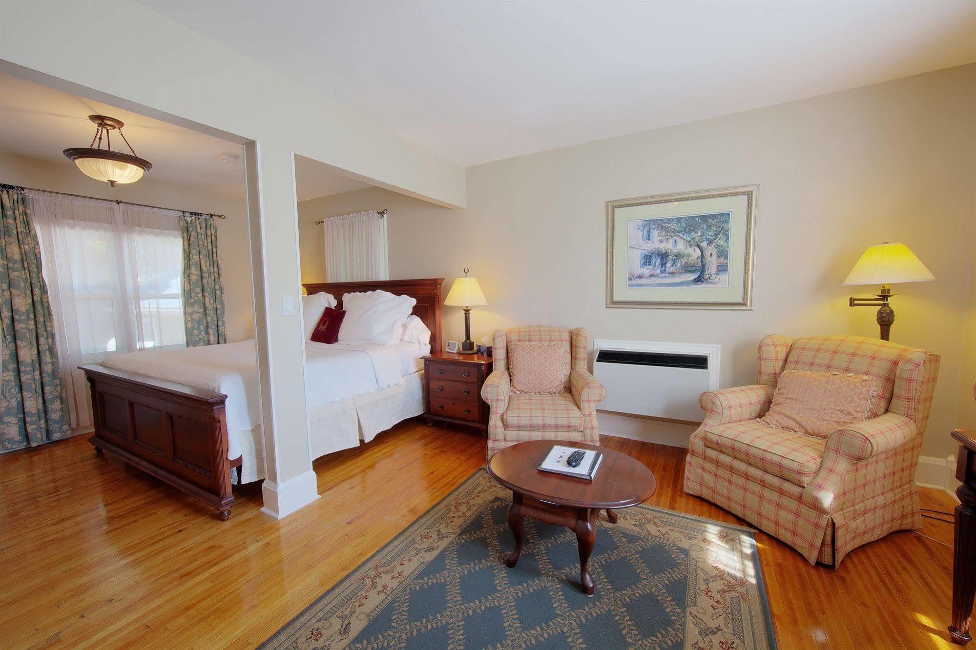 The Woodlawn Inn Cobourg Buitenkant foto