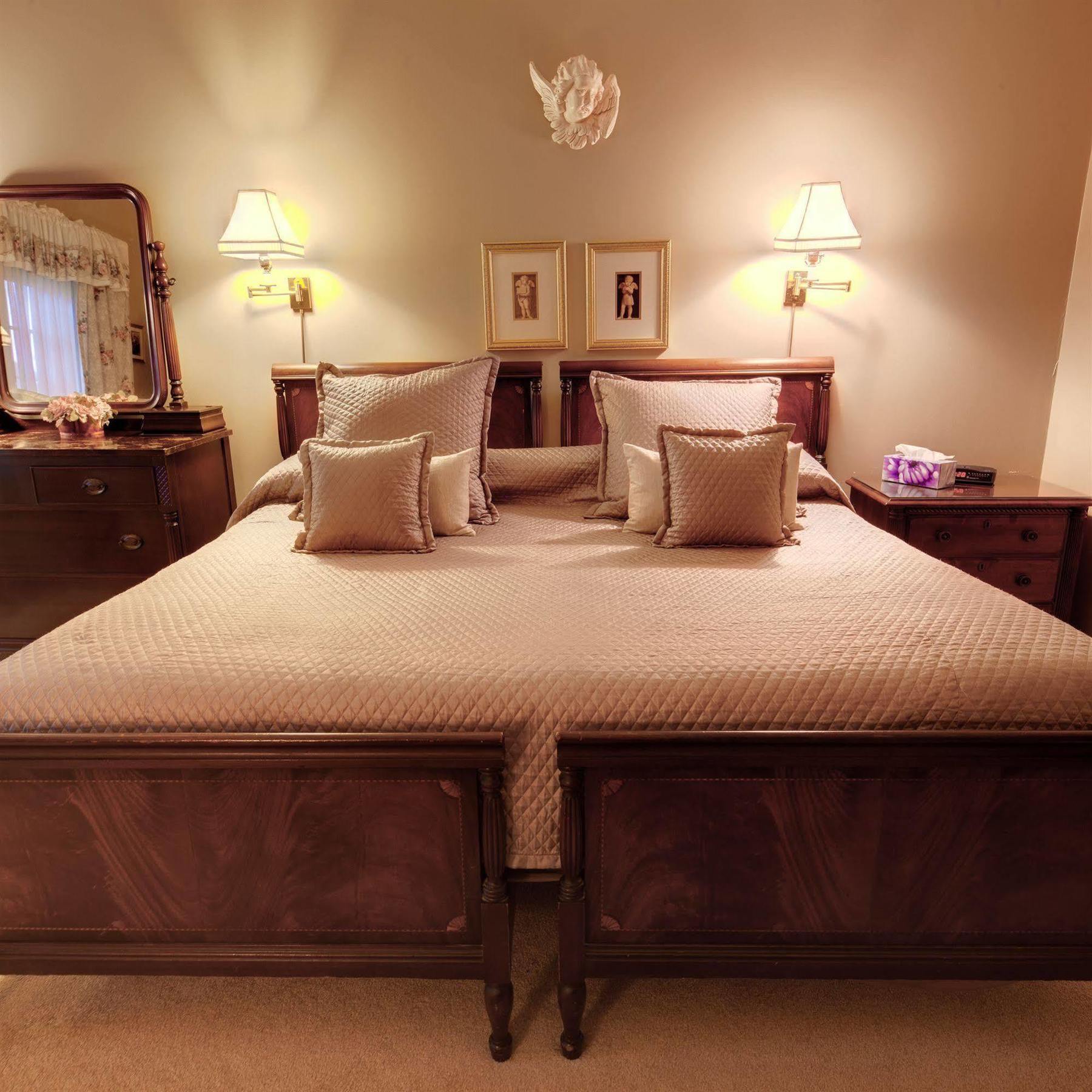 The Woodlawn Inn Cobourg Buitenkant foto